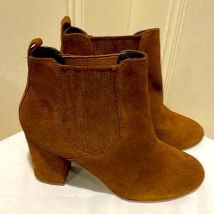 New Steve Madden Gasto Rust Tan Suede ankle boots size 8